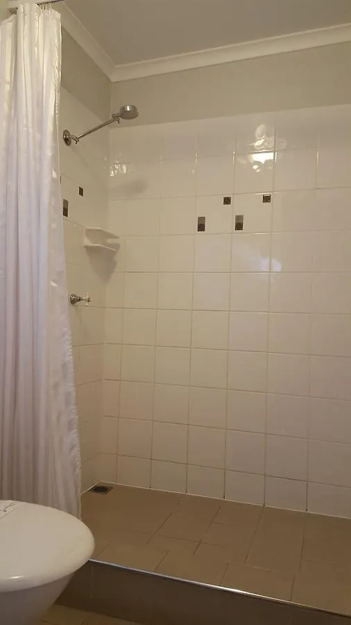 **  The Commercial Hotel Motel Chinchilla Australia
